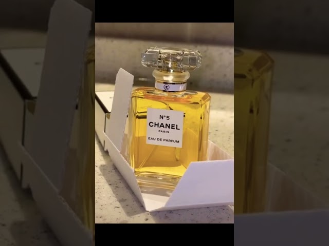 Vídeo relacionado con Chanel No 5 Agua de perfume spray - 60 ml (P-XA-303-60)