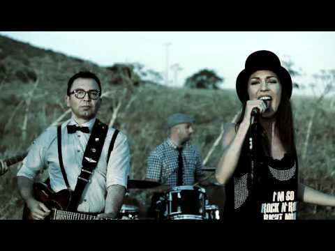 Εμιγκρέ - Φιλικά | Emigre - Filika - Official Video Clip (HQ)