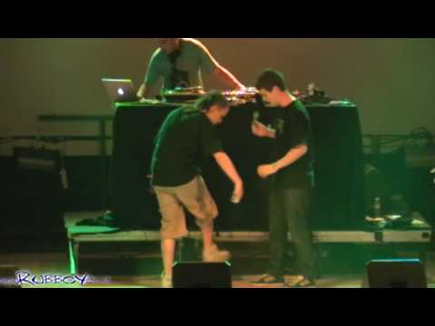 Akira VS Ricchetti [Semifinal Bilbao Hipnotik Batalla de los Gallos 24.7.10]