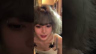 【TikTok】胸元ゆるゆるのギャル