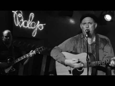 Shaun Young & The 3 Ringers  - Wiggle Walk