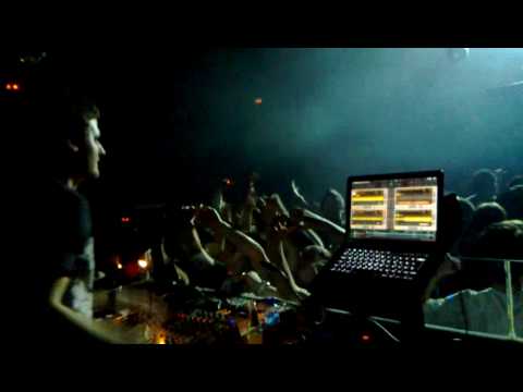 Edu Imbernon @ Barraca (Cocoon night , 19/03/10) : The XX - Crystalised (Edu Imbernon remix)