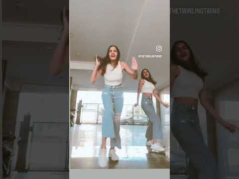Pura London thumak da ❤️ #thetwirlingtwins #tanika #tarika #londonthumakda