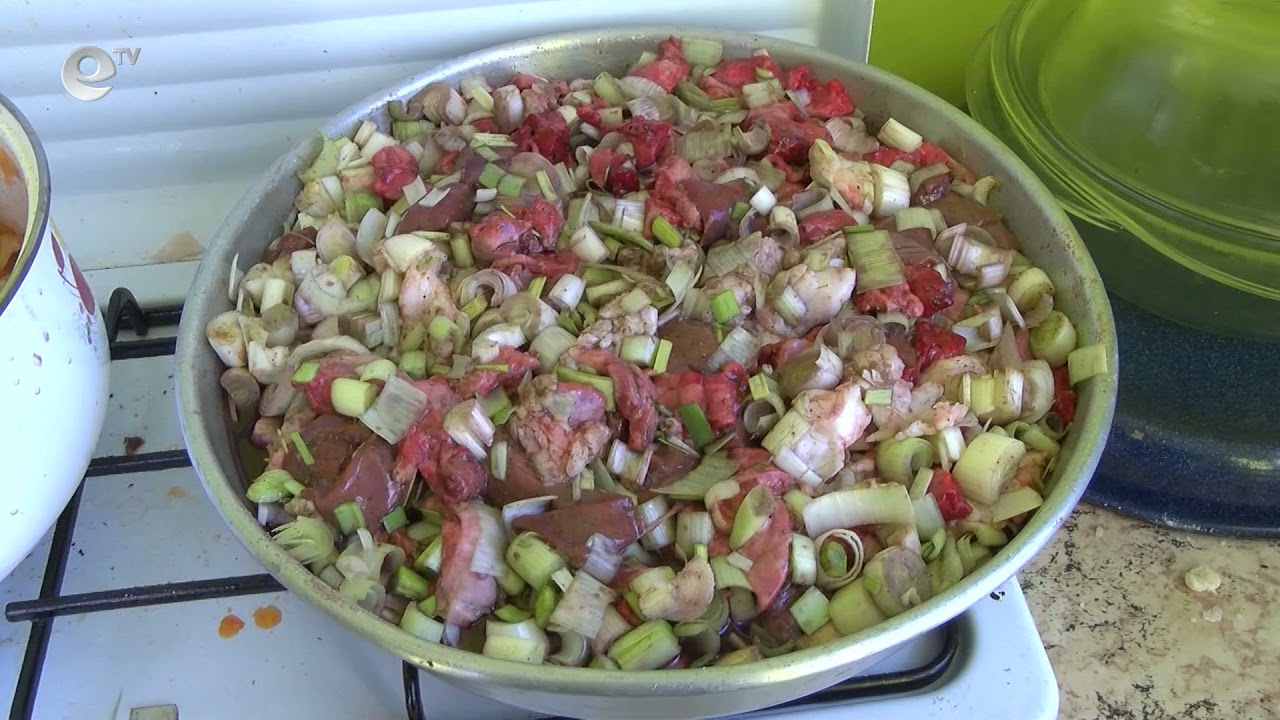 Кулинари от с. Райново показаха как се приготвя осмянка