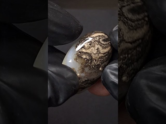 حجر عقيق بافوري طبيعي حجم راهي