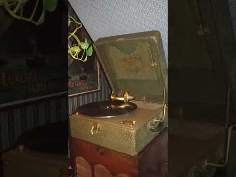 Rhapsody in Blue  Pt 1..  Paul Whiteman and his Concert Orch.  Composer at the piano