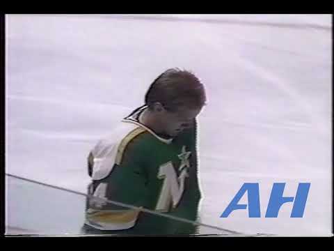 NHL Jan. 6, 1987 New York Islanders v Minnesota North Stars (R) Alan Kerr v Willi Plett (R)