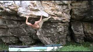 preview picture of video 'boulder:embolie 7b+ bloc a carsac.dordogne france europe terre .'