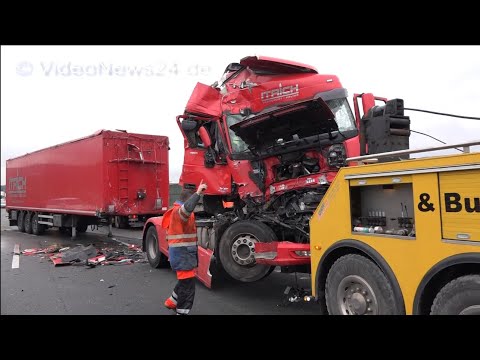 22.01.2018 - VN24 - LKWs prallen auf der A1 bei Hagen ineinander - lange Sperrungen