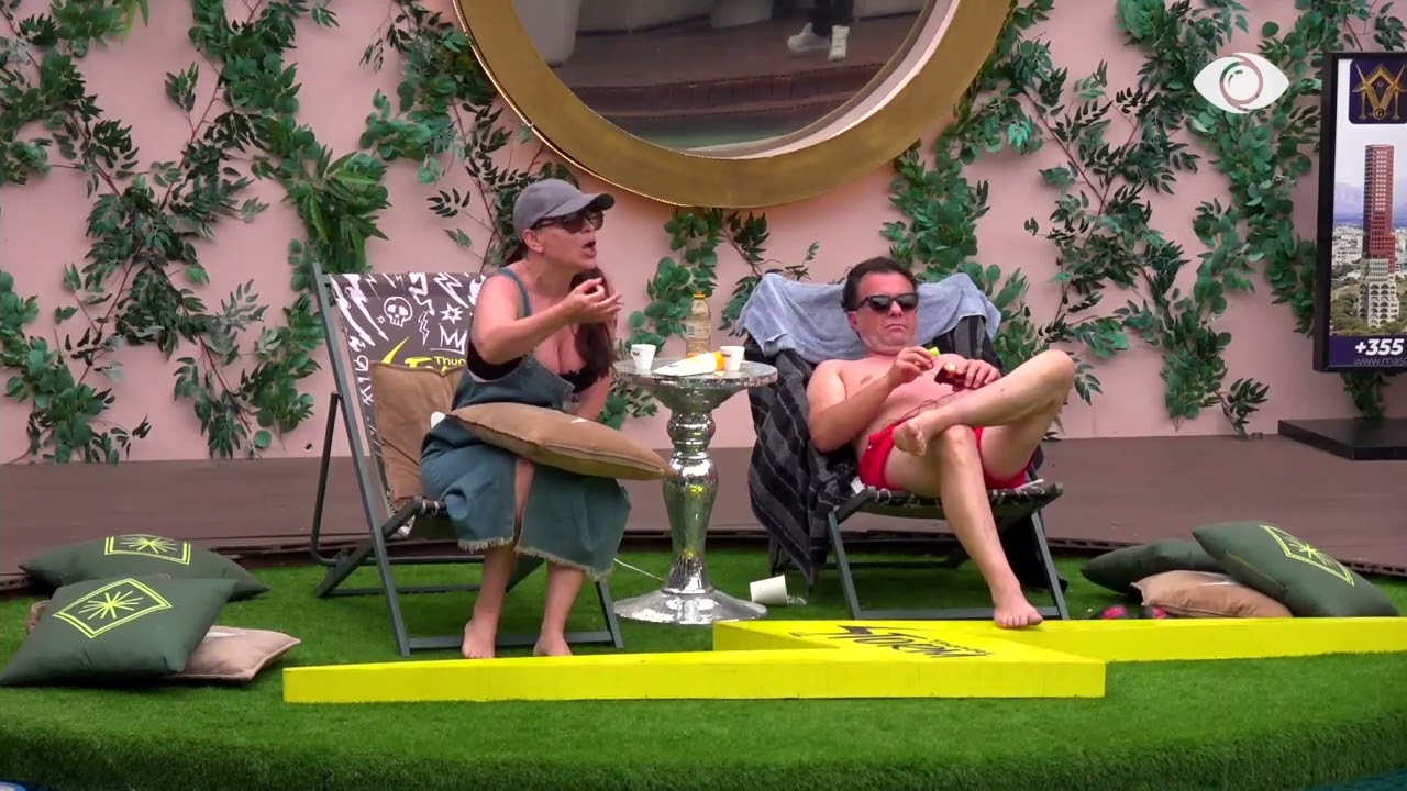 “Të shqetëson një njeri që qesh”/ Vijon debati mes Rozanës dhe Gjestit