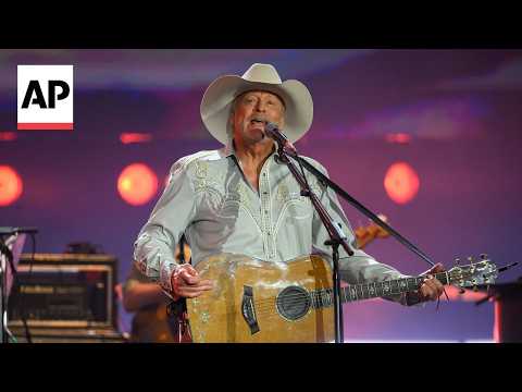 Luke Combs, Lainey Wilson and other stars celebrate Alan Jackson at his final concert