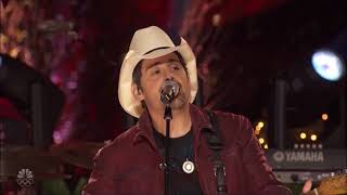 Brad Paisley Perfomance &quot;Santa Looked A Lot Like Santa&quot; Live in Concert December 1, 2021 HD 1080p