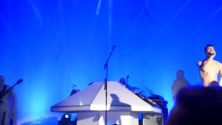 The dancing &quot;Child&quot; Gustaf - Mando Diao in Düsseldorf (short part)