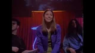 Jessica Biel sings