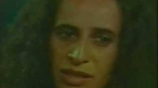 Maria Bethânia fala sobre Elis Regina (1982)