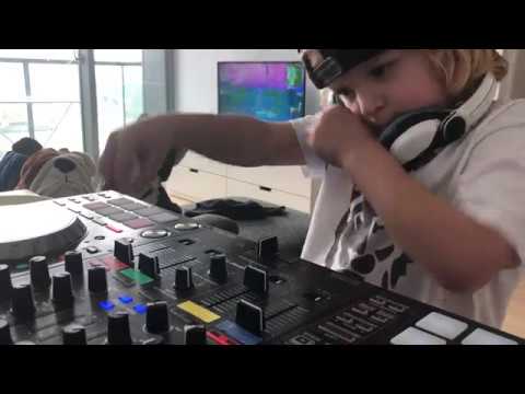 Officially the Worlds Youngest DJ - Mini House Mix (8 mins) 4 Years Old