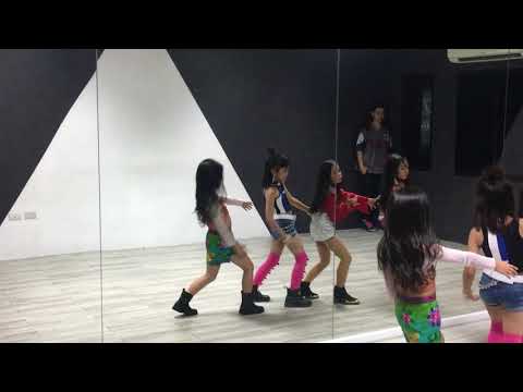 180208 KKIBB Outfit with dancing