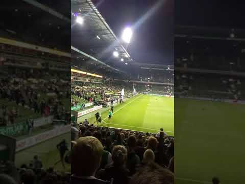 Torhüter Einlauf Werder Bremen vs VFL Wolfsburg 05.10.2018
