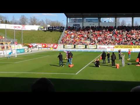 Das “Aueschwein“ in Zwickau beim Elfmeterschießen. Zwickau-Dynamo Benefizspiel 26.3.2017
