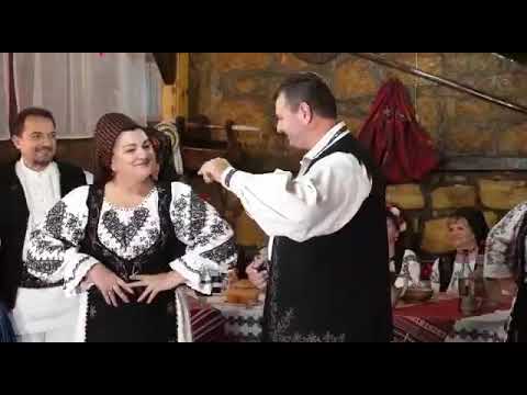 VOICHIȚA NAGHI ȘI GAVRIL CICIOVAN ASEARĂ PE ÎNSERAT .