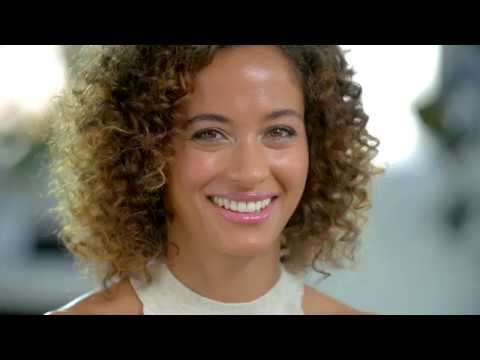 „Clarins Joli Blush“ kompaktiška skaistalų pudra „01 Cheeky Baby“, 5 g video