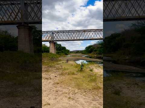 PILAR DA PONTE FERROVIÁRIA DE CAIO PRADO. CEARÁ. 2025