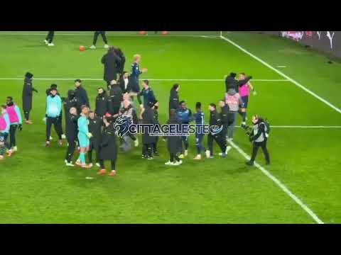 La FESTA dei GIOCATORI sotto al SETTORE OSPITI dopo PARMA-LAZIO 0-1