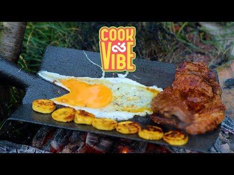 COOKING ON A SHOVEL ! STEAK , PLANTAIN & EGG !! COOK AND VIBE (S4EP1)