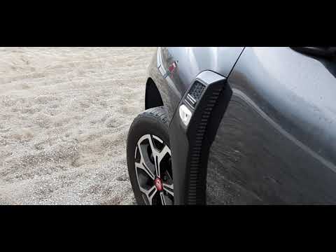 Dacia duster 4x4 techroad spinge sulla sabbia