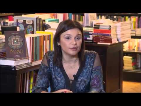 Andrea Nunes d entrevista ao Globonews Literatura -2015