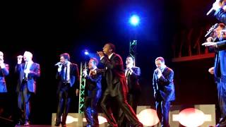 Straight No Chaser &quot;Jingle Bells&quot; (2 minute version) Chicago, Dec. 11, 2010, 8 p.m.