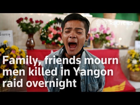 家人、朋友悼念一夜之間在仰光突襲中喪生的男子。 (Family, friends mourn men killed in Yangon raid overnight)