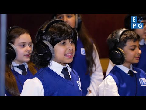 أغنية الأعياد الوطنية من مدارس المجموعة الانجليزية للتعليم