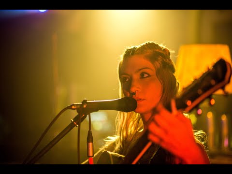 Chilli Stream Sessions: Fly Fly Caroline