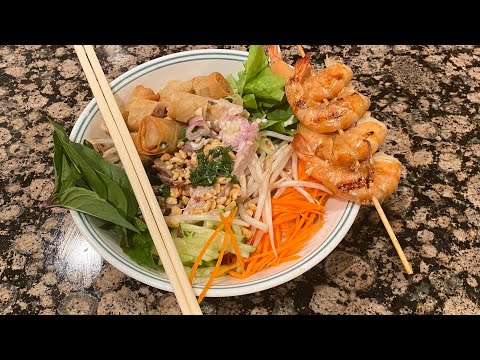 Khmer Vermicelli noodle with beef & shrimp (banh Sung )