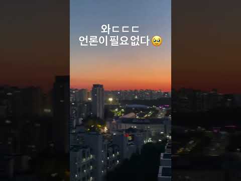 처음에 한 사람 목소리에서 여러 함성으로..