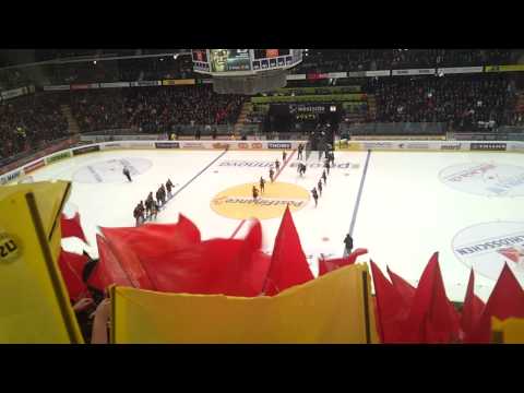 PLAYOFF: Halbfinal Spiel 7   SCB - EVZ Spielereinlauf 1.4.2013