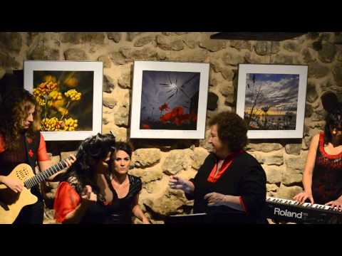 Marián Farías Gómez y Mavi Díaz & Las Folkies en En-cuadra Arte espacio - Gumiel de Izán