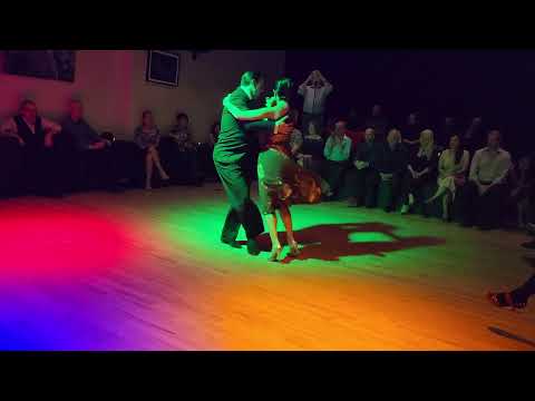 Argentine tango: Florencia Borgnia  & Marcos Pereira - Corrientes Y Esmeralda