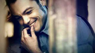 Tiziano Ferro-HAI DELLE ISOLE NEGLI OCCHI-(OFFICIAL MUSIC VIDEO HD) con testo.