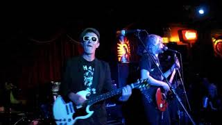 The Briefs - Stuck On You // 05/21/18 Long Beach, Alex&#39;s Bar