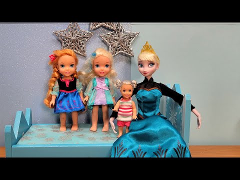 Ice powers ! Elsa & Anna toddlers decorate Elsa's room - surprise - Barbie dolls
