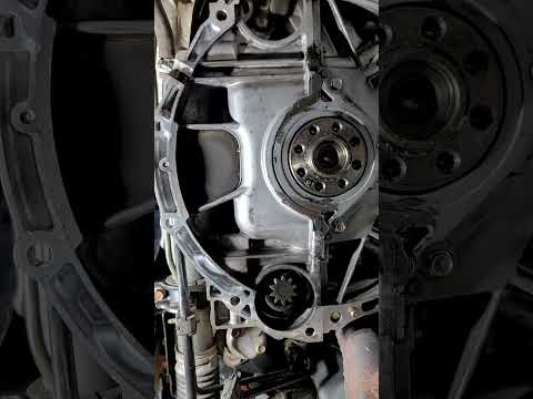 2006 NISSAN 350Z. FLYWHEEL ALIGNMENT MARK.