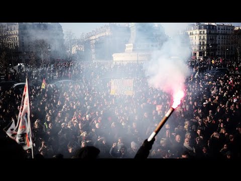 النقابات تواصل إضرابها وتقول إن خطاب ماكرون الأخير لم يأت بأي جديد…