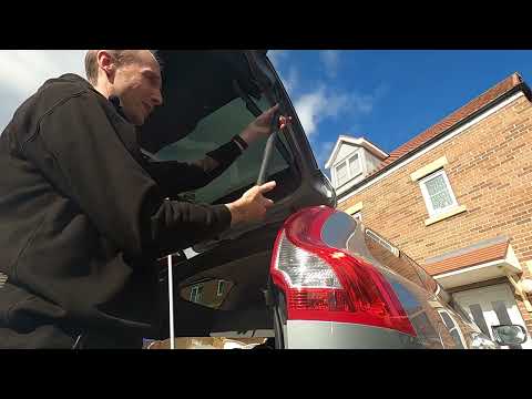 Replacing the electric tail lift gas struts on a Volvo XC60 2012