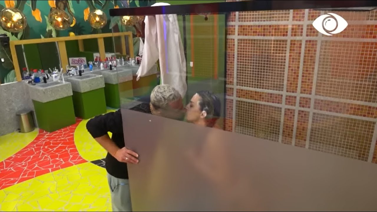 Luizi puth Kiarën në dush