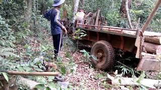 preview picture of video 'Xe công nông hai cầu kéo gỗ quá khẻo'