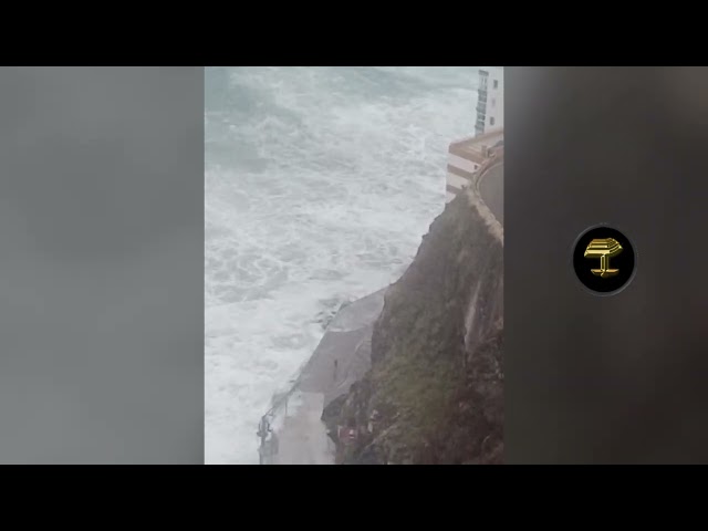 Haciendo el tonto peligrosamente en Mesa del Mar