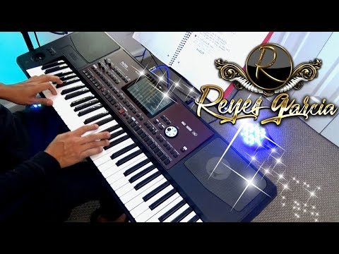 Reyes Garcia Tecladista de Chicago Tocando cumbias Tropicales en vivo contrataciones 773-603-7067