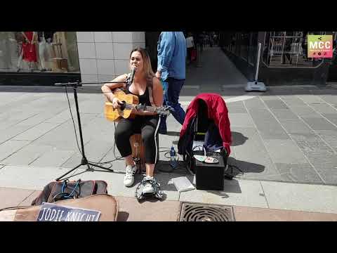 Jodie Knight covered live in the street "September" (Earth, Wind and Fire)